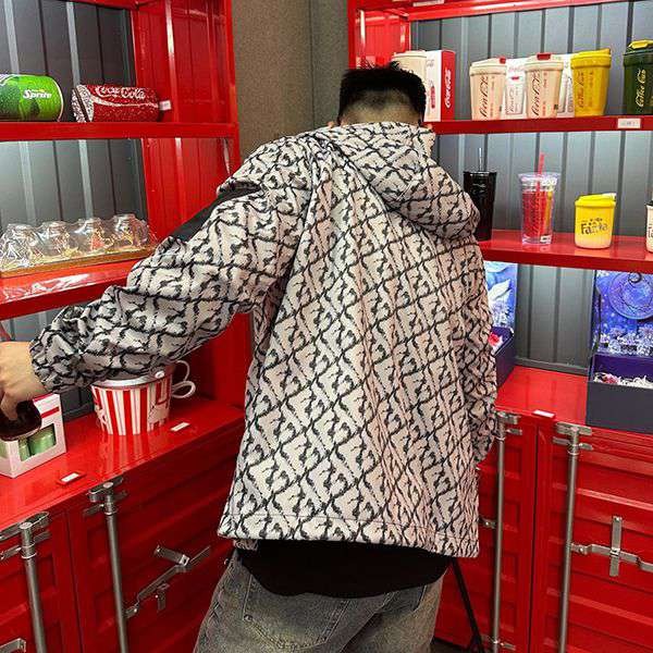 【フェンディ】カグール ナイロン ウィンドブレーカー FFモチーフ 偽物 fel91415
